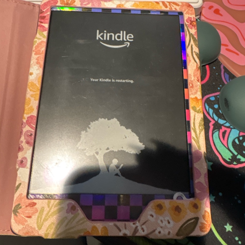 Amazon Kindle, Case & Wireless Charging Stand